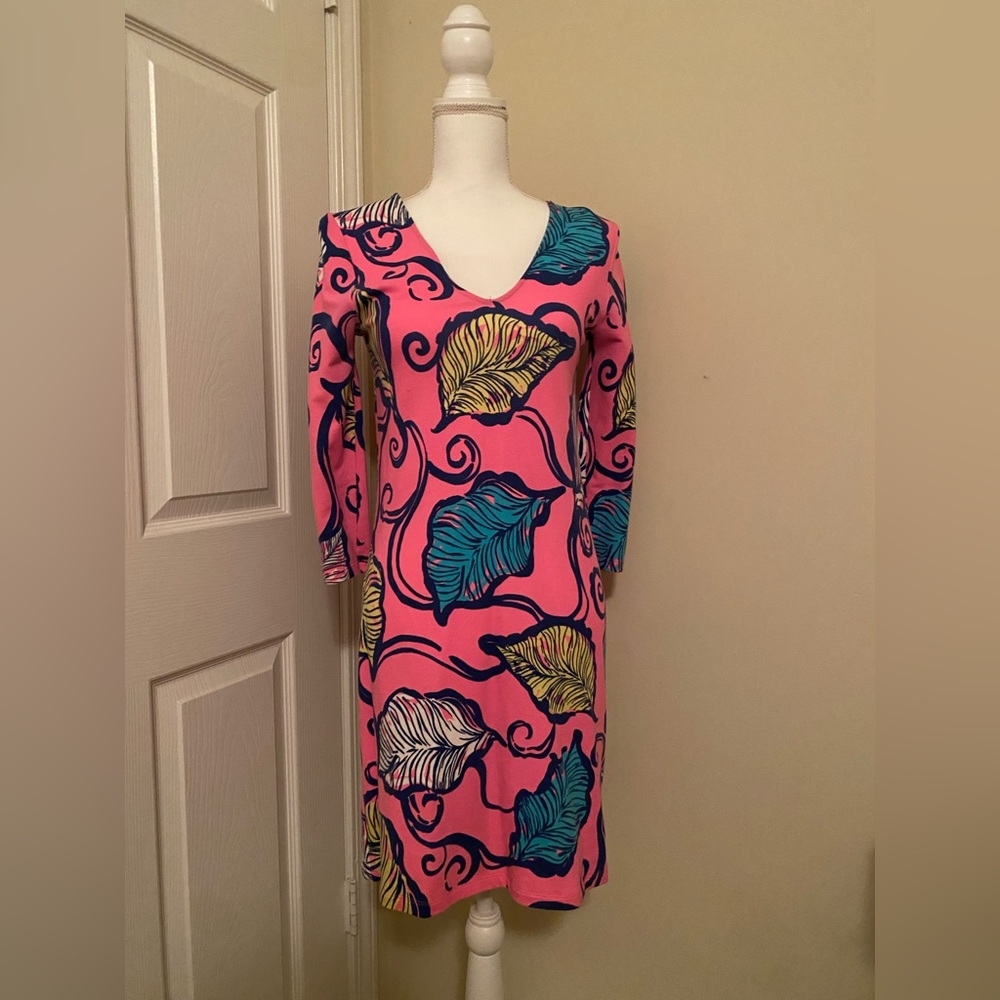 Lilly Pulitzer 
Clarke shift dress 
Leaves in the Breeze